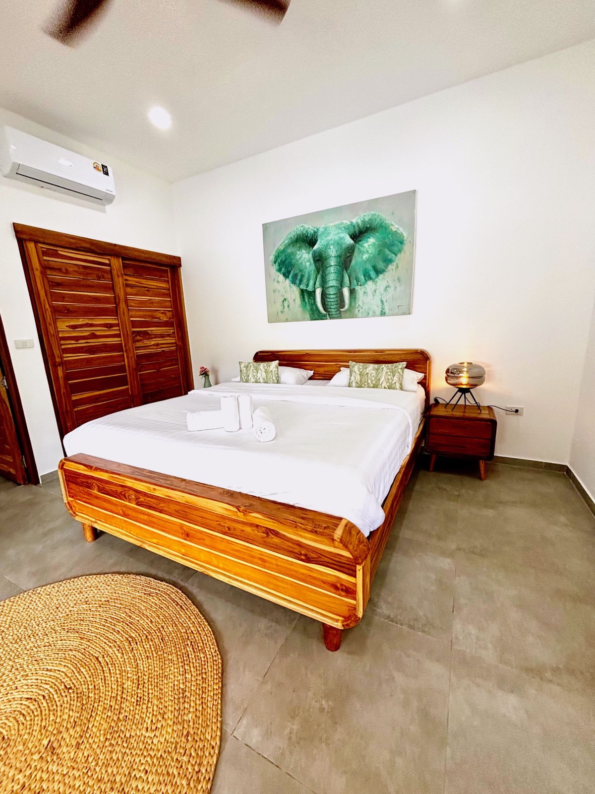 Villa Sora : chambre lumineuse aux tons bois à Lamai, Koh Samui